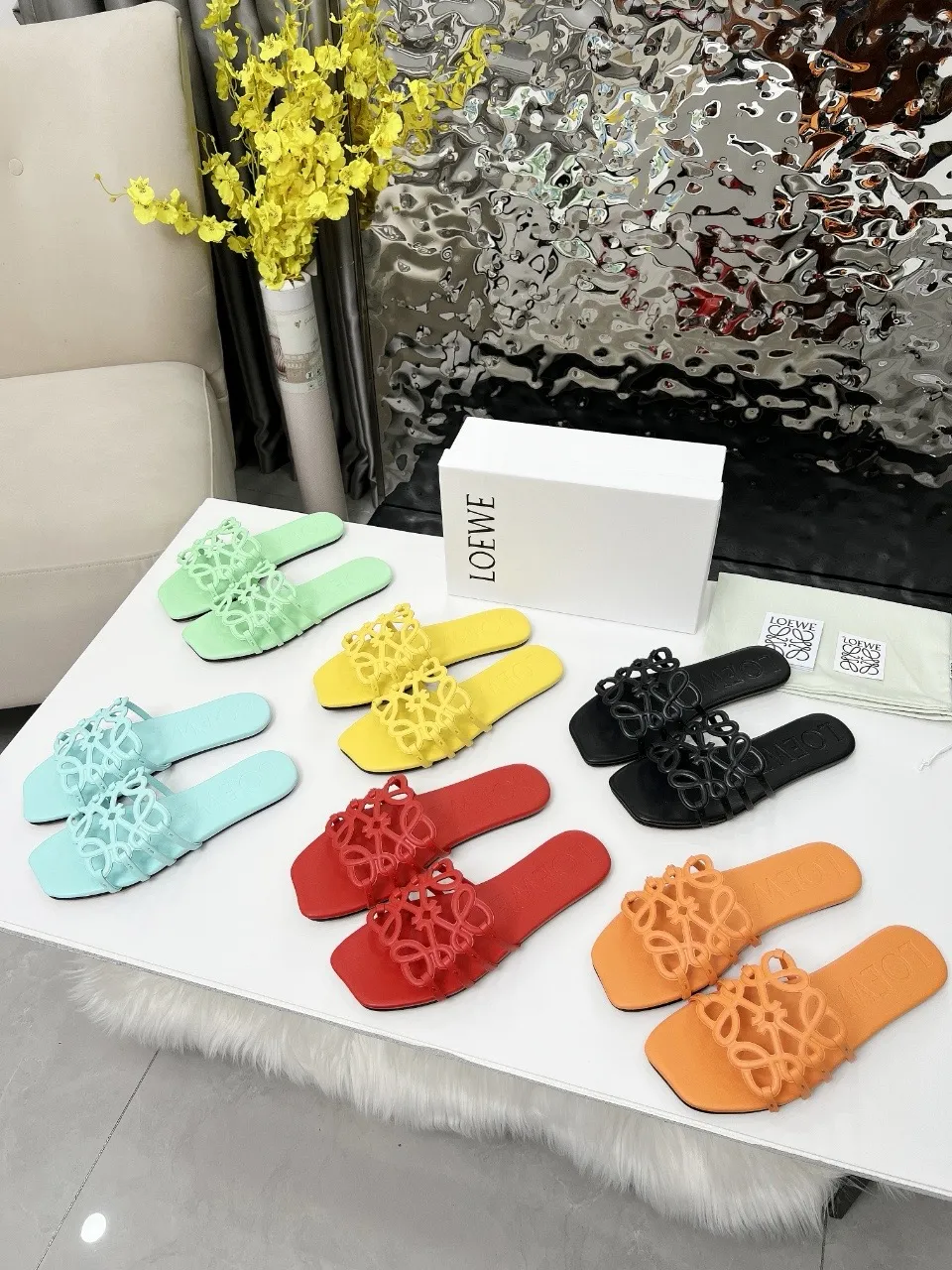 👟👟Ex-factory price 340👟👟 Genuine leather sole +40 LOEWE2025SS summer limited-edition hollow slippers, really easy to wear! ! ! Really highly recommended to all little fairies. Like a rubber sole. Genuine leather sole. 35-43
